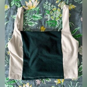 Beyond Yoga Vitality Colorblock Cropped Tank | Dark Spruce Green/Eggshell | M